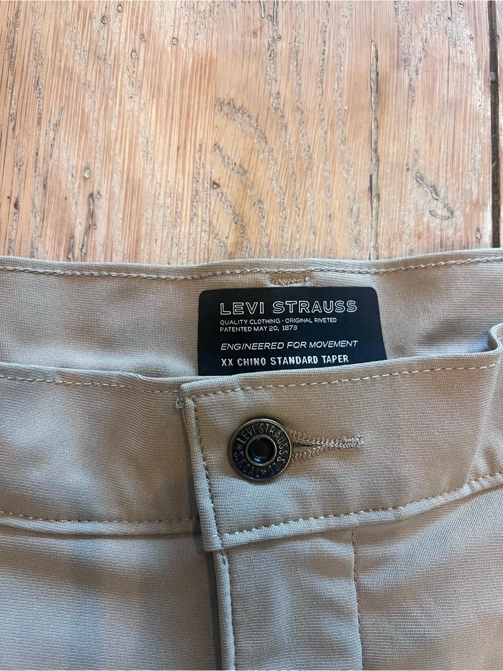 Levis slim straight